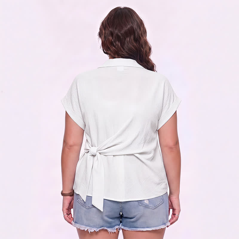 Luftige Sommerbluse mit Bindegürtel, Kragen und Knopfleiste - image 9