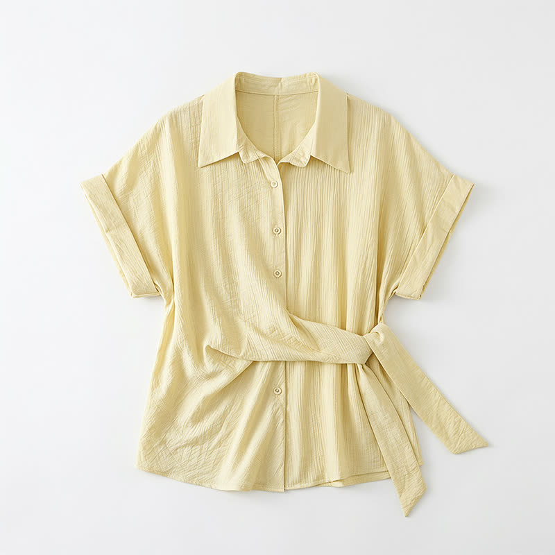 Luftige Sommerbluse mit Bindegürtel, Kragen und Knopfleiste - image 14