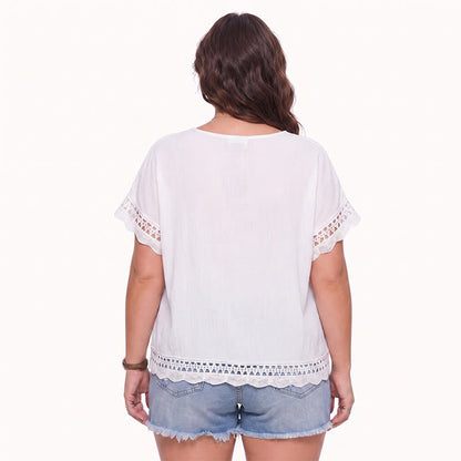 Bluse in Übergröße mit Spitzenbesatz und kurzen Ärmeln - image 1
