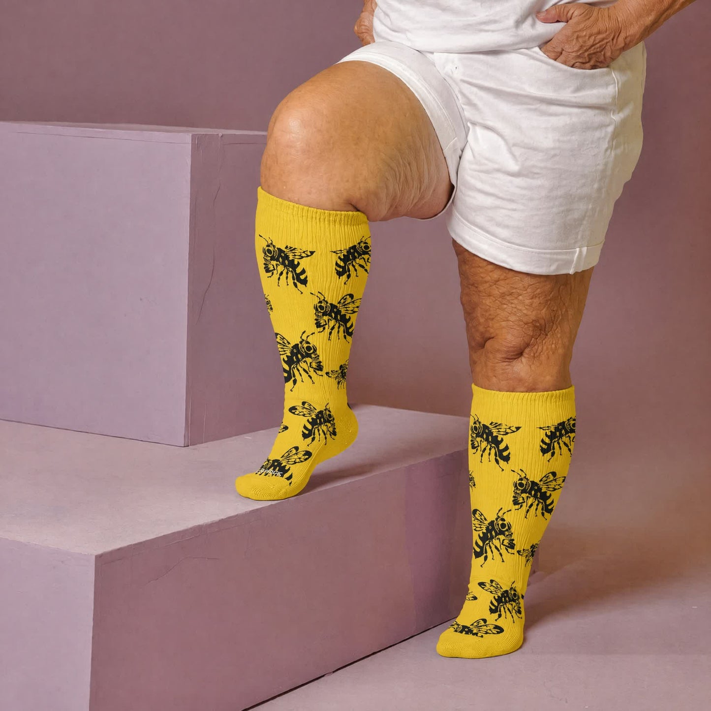 Kompressionsstrümpfe mit Totenkopf- und Bienenmotiv in Übergröße - Gelb (1 Paar) - 4XL - image 1