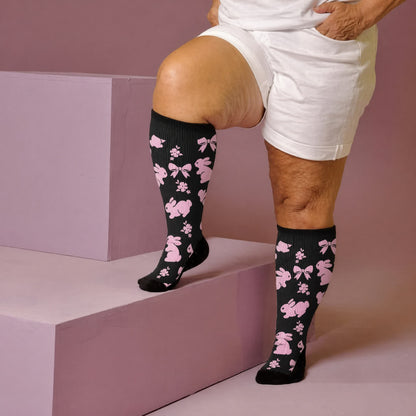 Weiße Kompressionsstrümpfe mit Katzenpfoten in Übergröße - Schwarz (1 Paar) - 4XL - image 2