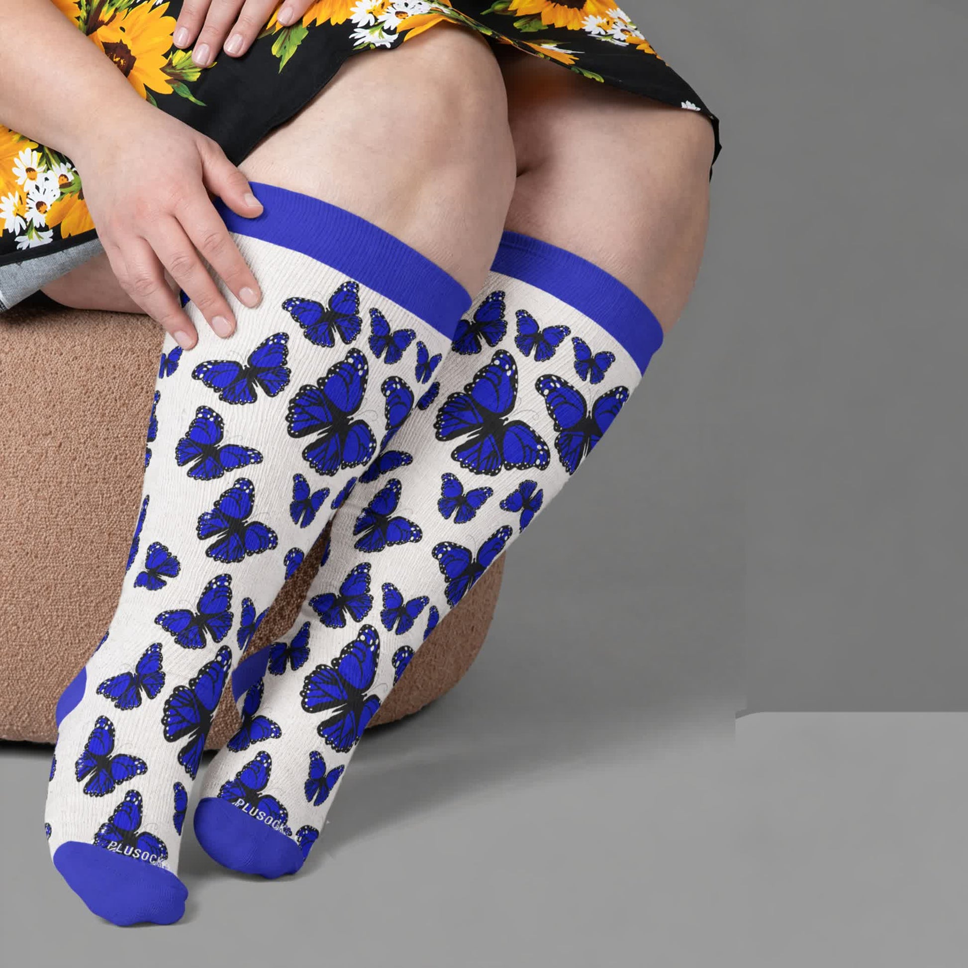 Bunte Schmetterlings-Kompressionsstrümpfe in Übergröße - Blau (1 Paar) - 4XL - image 3
