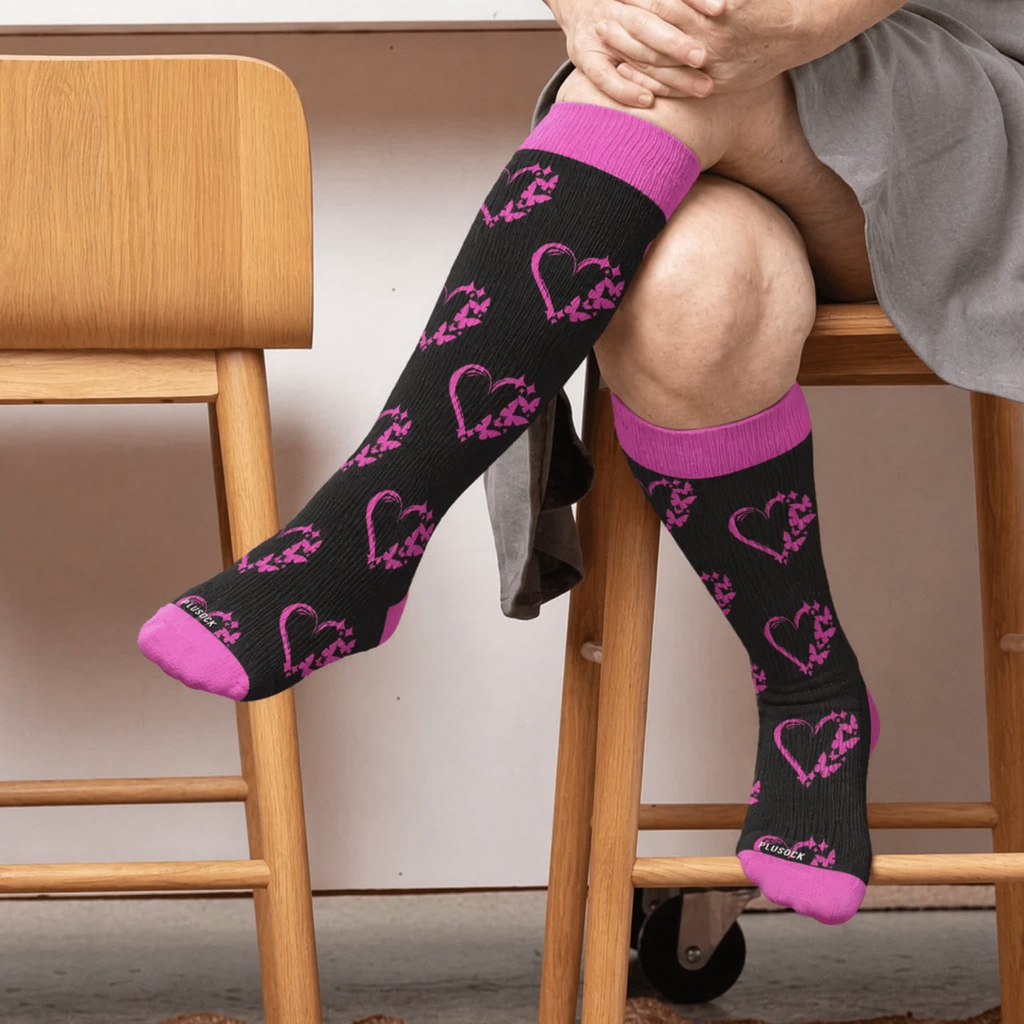 Kompressionsstrümpfe in Übergröße mit farblich abgesetzten Herzmotiven - Rosa(1 Paar) - 4XL - image 1