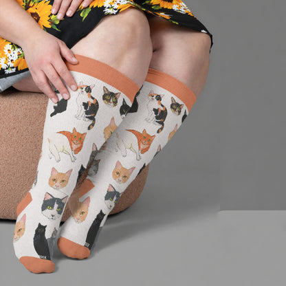 Bunte Kompressionsstrümpfe mit Katzenmotiv in Übergröße - Orange (1 Paar) - 4XL - image 3
