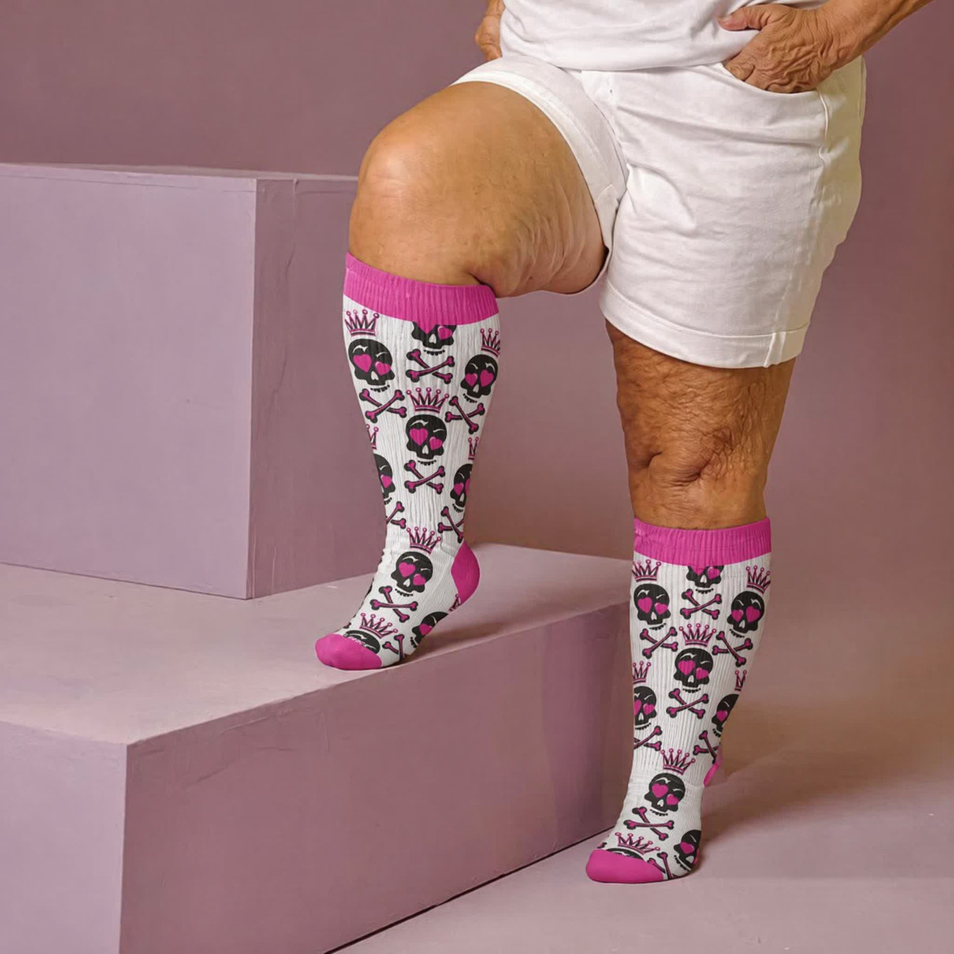 Kompressionsstrümpfe mit Totenkopfkrone in Übergröße - Rosa(1 Paar) - 4XL - image 3