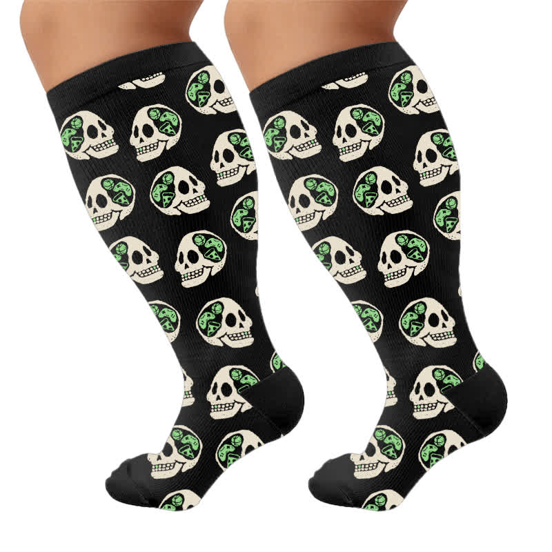 Kompressionsstrümpfe mit Totenkopfmotiv in Übergröße - image 9