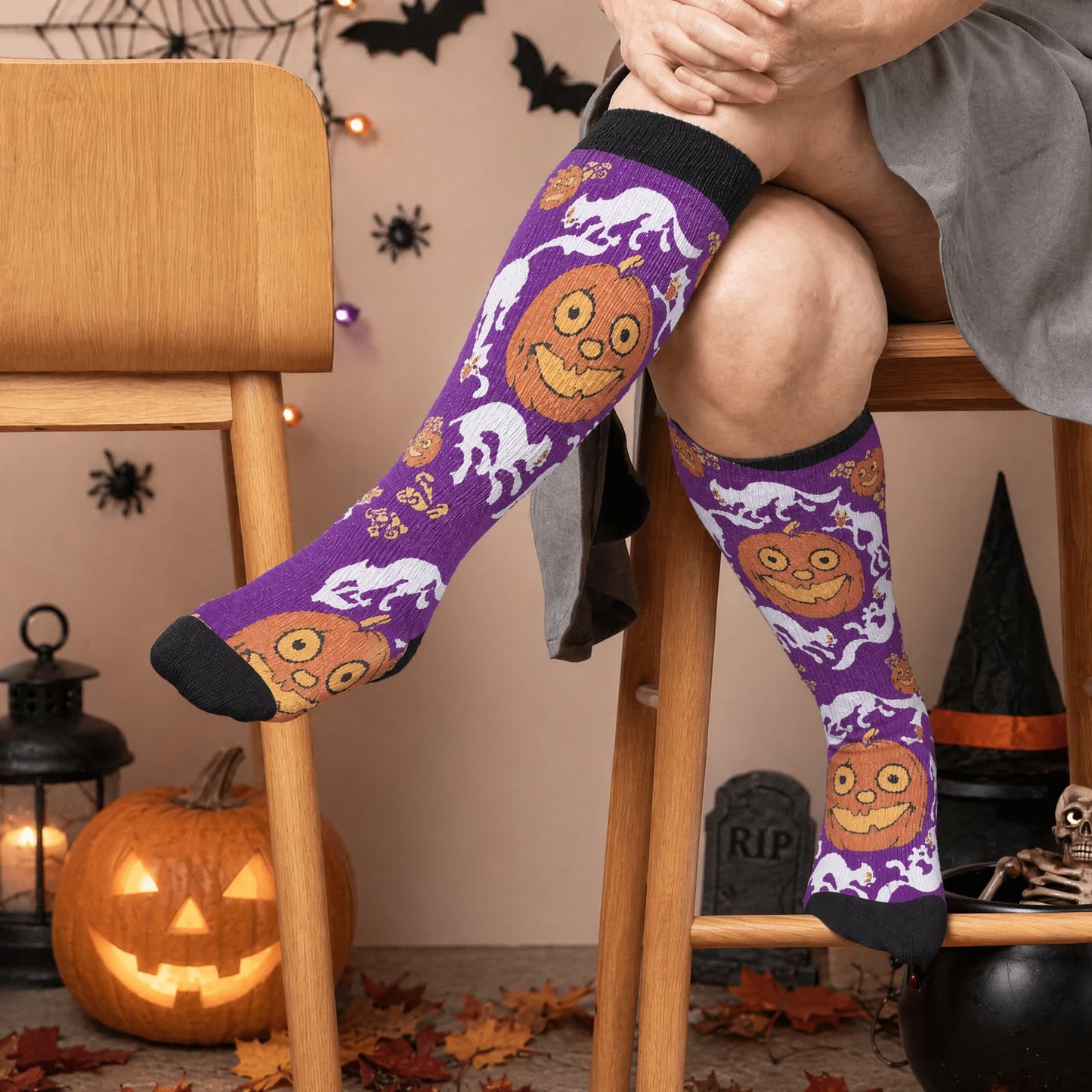 Halloween-Kürbis-Kompressionsstrümpfe in Übergröße - Lila (1 Paar) - 4XL - image 1
