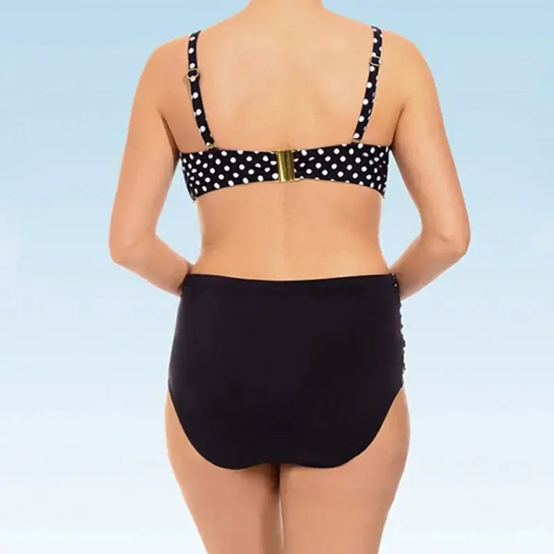 Retro-Bikini-Set in Weiß mit weißen Polka-Dots und Twist-Vorderseite - image 1
