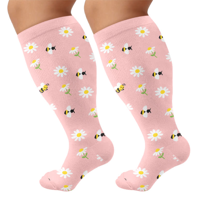 Kompressionsstrümpfe mit Gänseblümchen- und Bienenmuster in Übergröße - Rosa (1 Paar) - 4XL - image 8