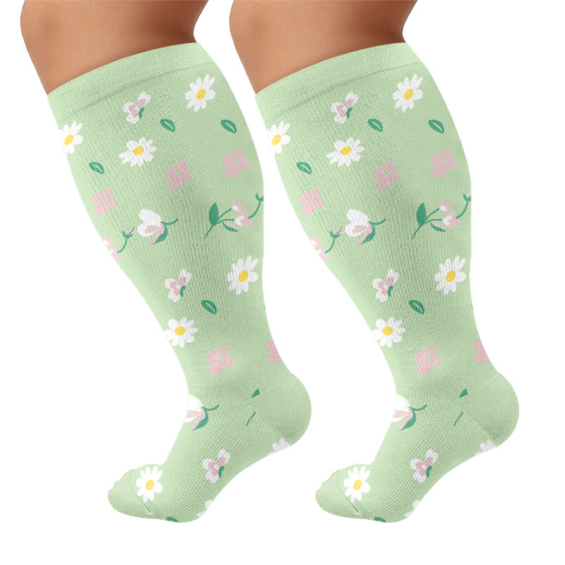 Kompressionsstrümpfe mit Gänseblümchen- und Bienenmuster in Übergröße - Grün (1 Paar) - 4XL - image 9