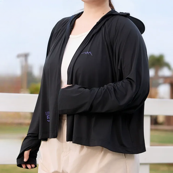 Sonnenschutzjacke mit Kapuze und Reißverschluss - image 1