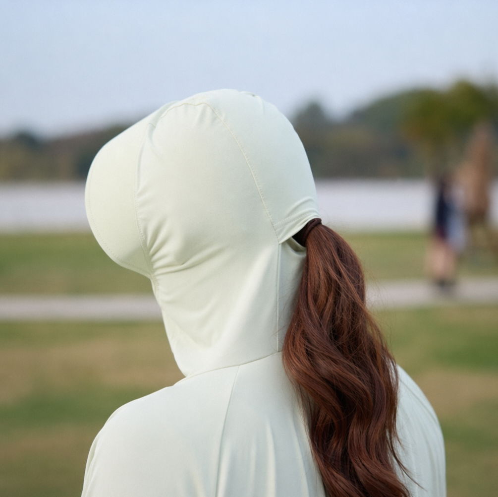 Sonnenschutzjacke mit Kapuze und Reißverschluss - image 8