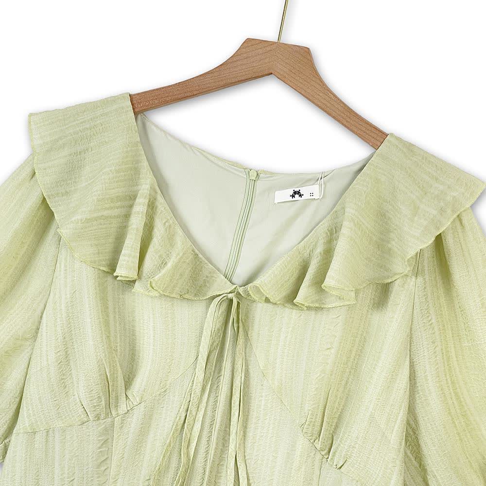 Romantisches Maxikleid mit Rüschenkragen und Puffärmeln - image 1