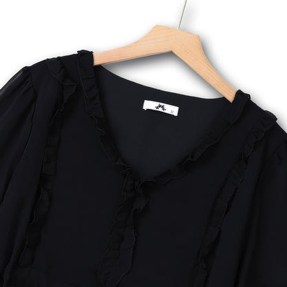 Elegantes Midikleid in Übergröße mit V-Ausschnitt, Rüschen und Bindegürtel - image 1