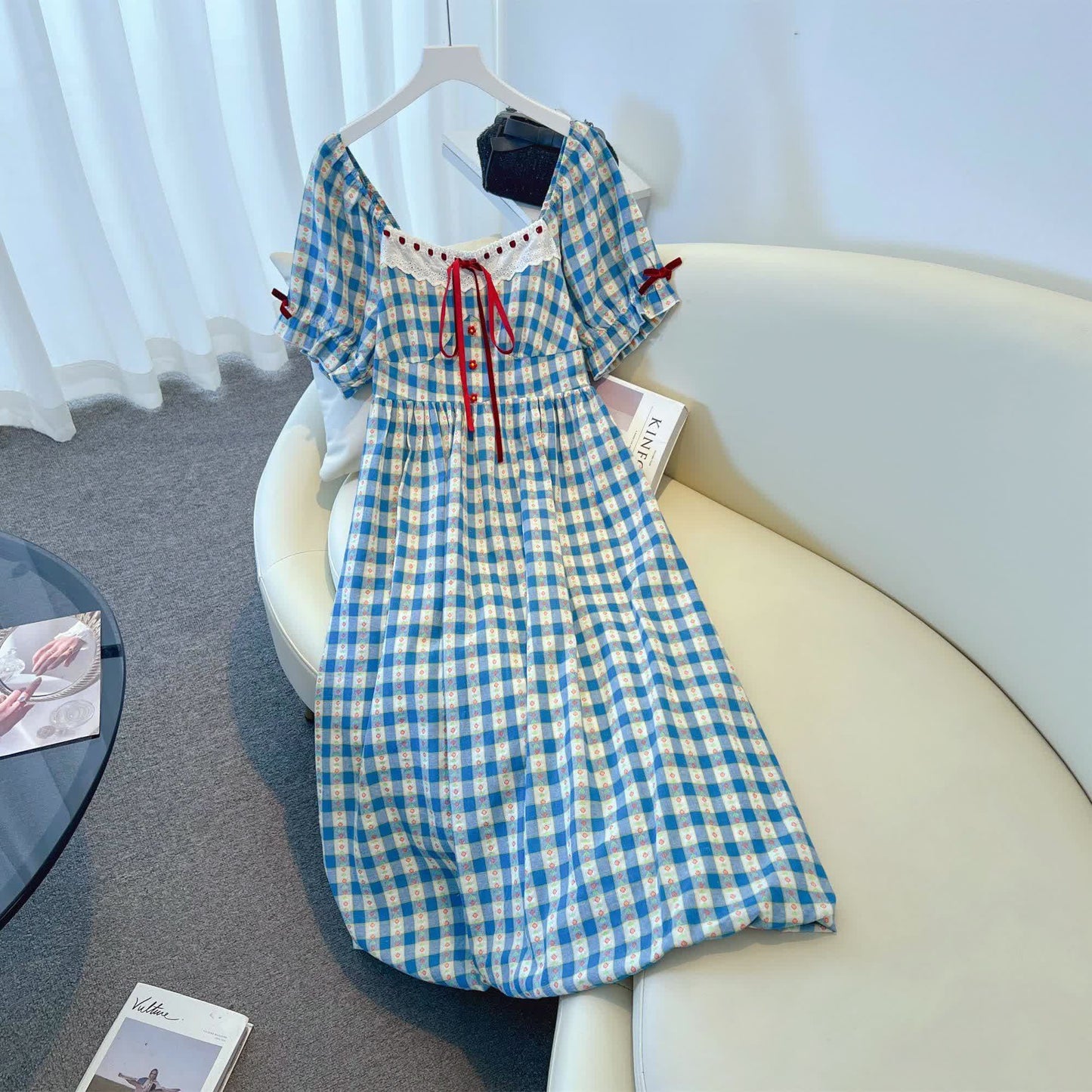 Plus Size blaues Vichy-Karo-Midikleid mit eckigem Ausschnitt und Puffärmeln - image 1