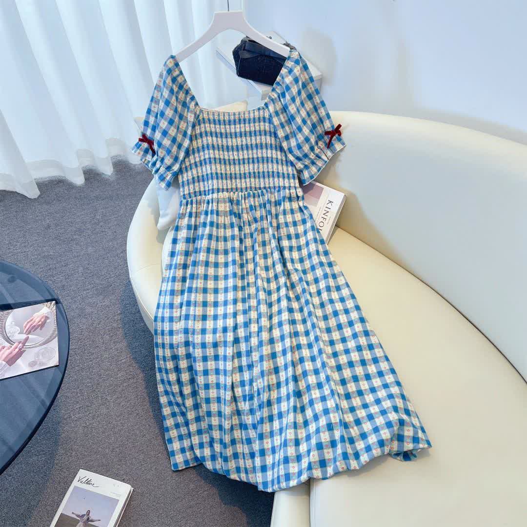 Plus Size blaues Vichy-Karo-Midikleid mit eckigem Ausschnitt und Puffärmeln - image 6