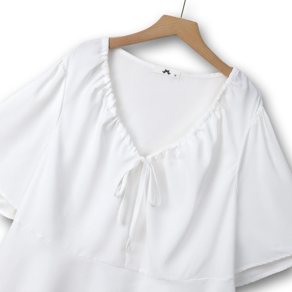 Bluse in Übergröße mit V-Ausschnitt, Bindekragen und Rüschen-Peplum - image 1