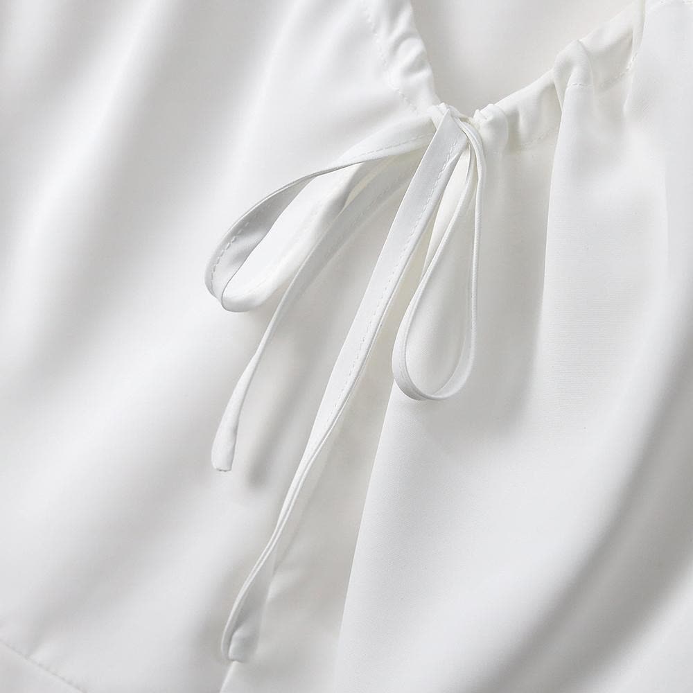 Bluse in Übergröße mit V-Ausschnitt, Bindekragen und Rüschen-Peplum - image 3