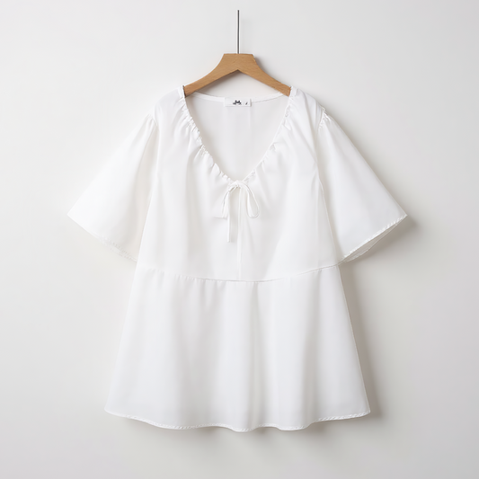 Bluse in Übergröße mit V-Ausschnitt, Bindekragen und Rüschen-Peplum - Weiß - 6XL - image 0
