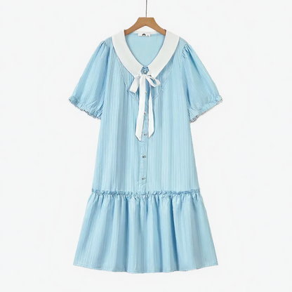 Plus Size Kleid in Blau mit Kontrastkragen, Schleife und Rüschensaum - Blau - 6XL - image 0