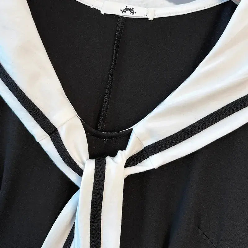 Midikleid aus Baumwollmischgewebe mit Matrosenkragen in Übergröße - image 1