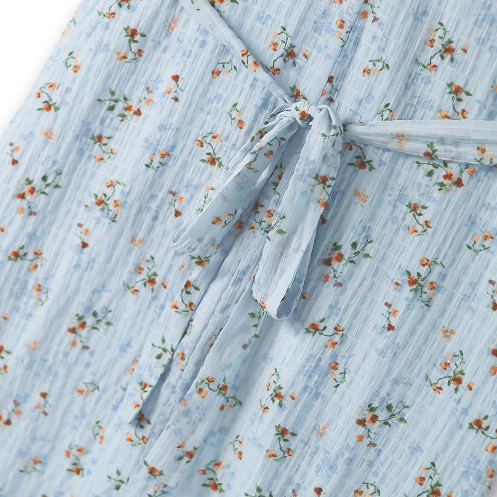 Plus Size blaues Midikleid mit Blumenmuster und Puffärmeln - image 3