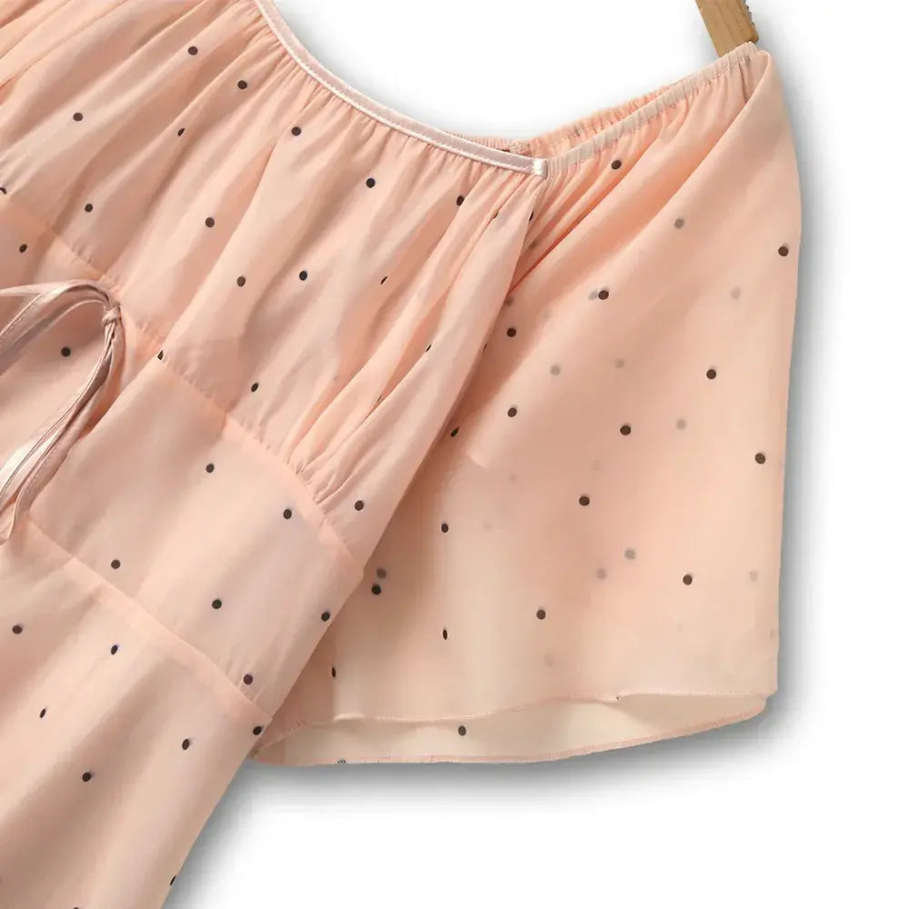 Rosafarbenes Chiffonkleid mit Polka-Dots und Lagenlook sowie Bindegürtel - image 3