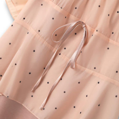 Rosafarbenes Chiffonkleid mit Polka-Dots und Lagenlook sowie Bindegürtel - image 2