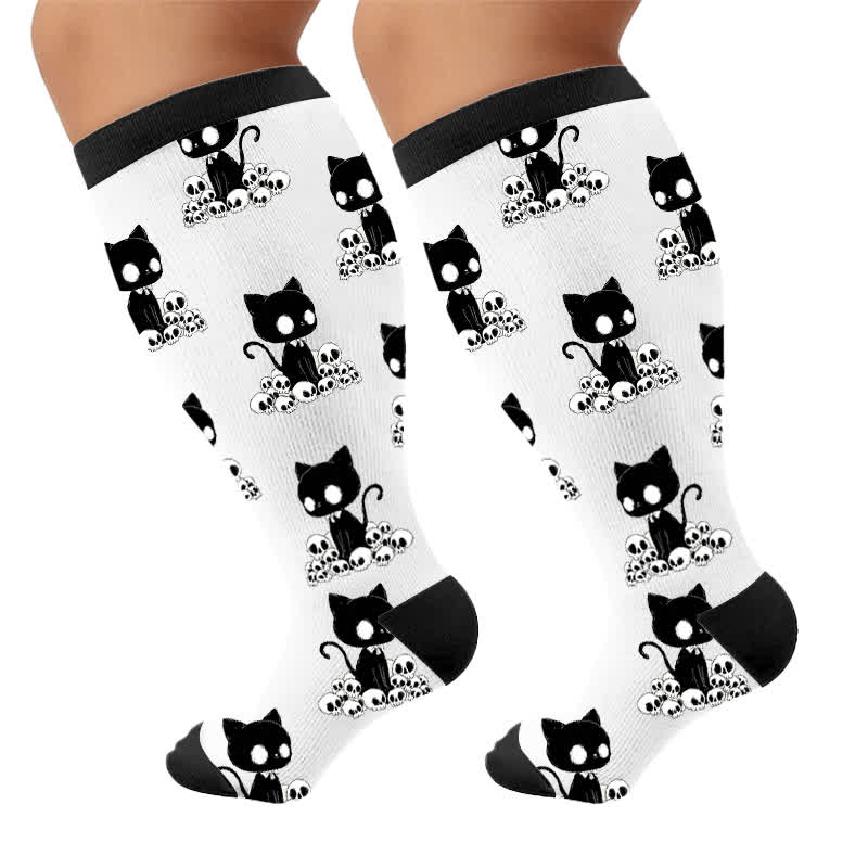 Kompressionsstrümpfe in Übergröße mit Totenkopf, Mond und Katze - Weiß (1 Paar) - 4XL - image 9