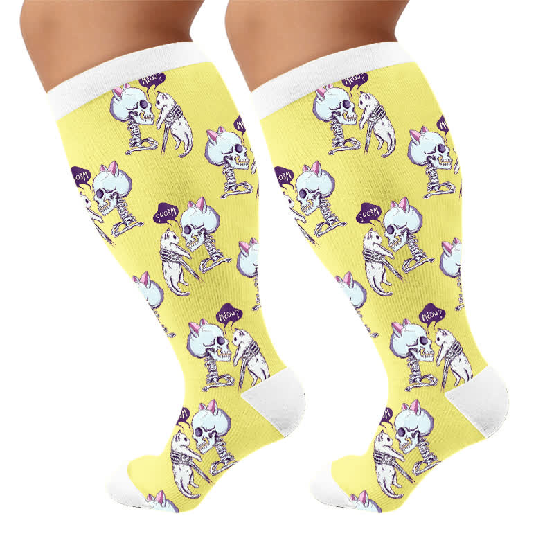 Kompressionsstrümpfe in Übergröße mit Totenkopf, Mond und Katze - Gelb (1 Paar) - 4XL - image 10