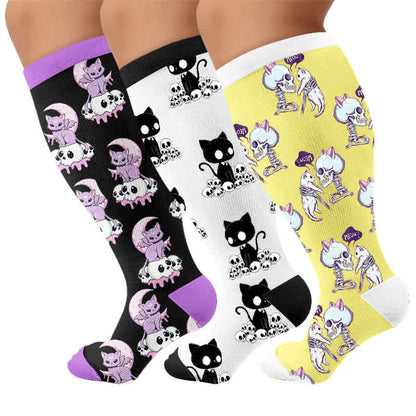 Kompressionsstrümpfe in Übergröße mit Totenkopf, Mond und Katze - Mehrfarbig (3 Paare) - 4XL - image 4