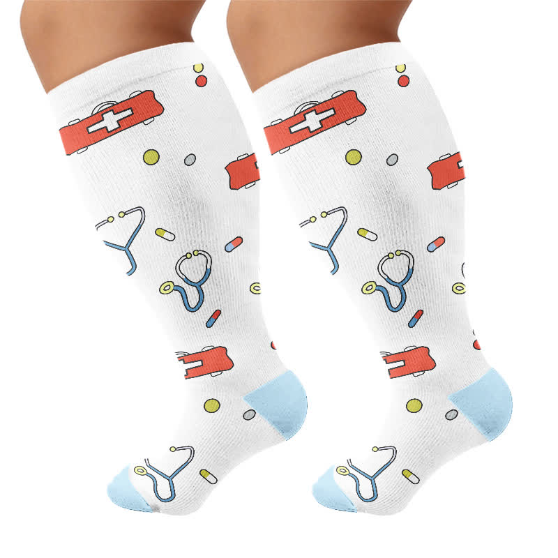 Kompressionsstrümpfe mit Krankenschwester-Print in Übergröße (3 Paar) - Weiß - 4XL - image 9
