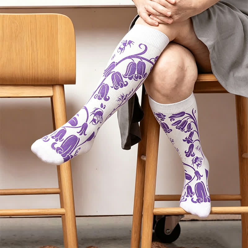 Kompressionsstrümpfe mit Blumen- und Bienenmuster in Übergröße - Weiß (1 Paar) - 4XL - image 2