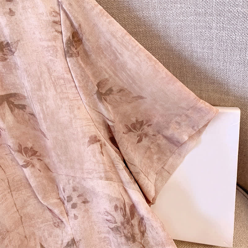 Midikleid mit Blumenmuster, Stehkragen und kurzen Ärmeln - image 3