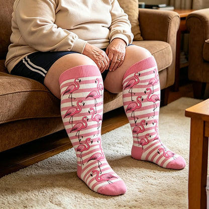 Kompressionsstrümpfe mit Flamingostreifen in Übergröße - Rosa - 4XL - image 2