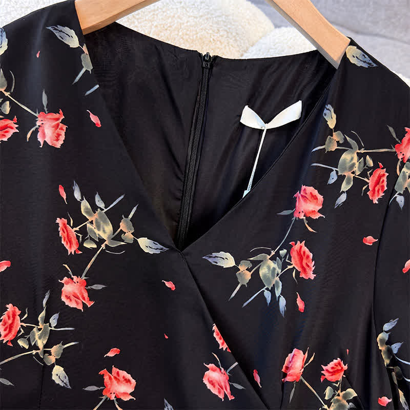 Schwarzes Midikleid mit Blumenmuster in Übergröße - image 1