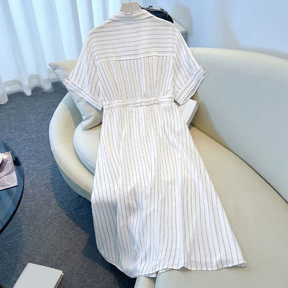 Gestreiftes Midikleid mit Gürtel in Übergröße - image 6