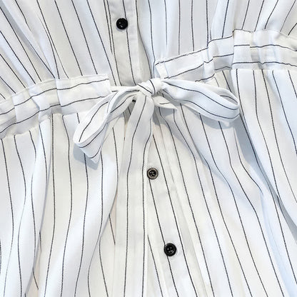 Gestreiftes Midikleid mit Gürtel in Übergröße - image 3