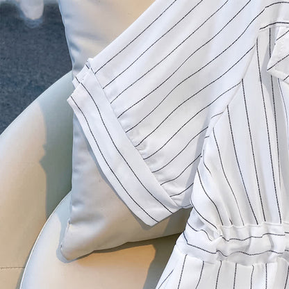 Gestreiftes Midikleid mit Gürtel in Übergröße - image 2