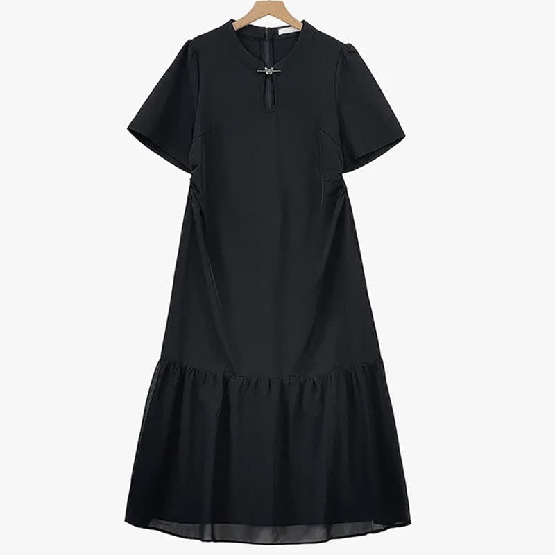 Elegantes Midikleid in Übergröße mit Schlüssellochausschnitt und Rüschensaum - Schwarz - 6XL - image 0