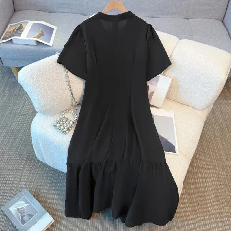 Elegantes Midikleid in Übergröße mit Schlüssellochausschnitt und Rüschensaum - image 7