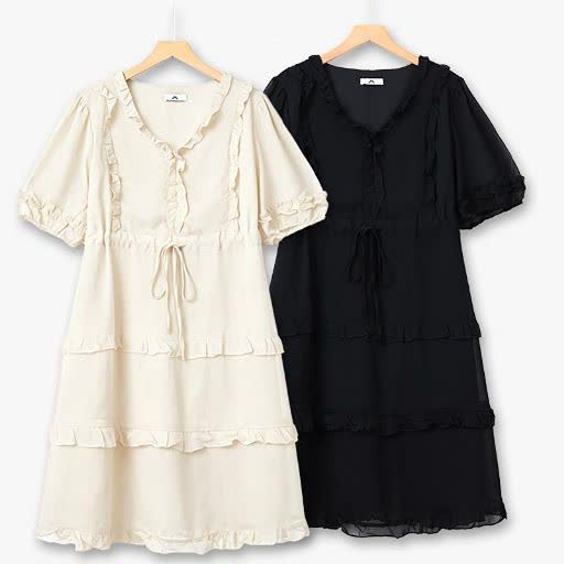 Romantisches Midikleid mit Stufenrüschen in Übergröße - image 0