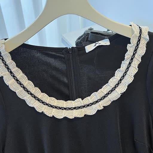 Midikleid aus kontrastierender Spitze in Übergröße - image 2
