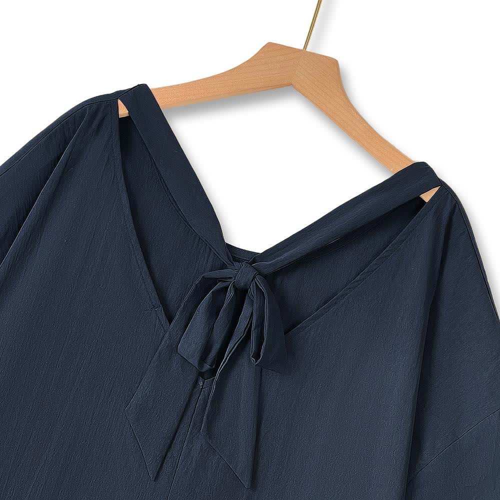 Plus Size marineblaues Midikleid mit Bindeband am Rücken und Rüschensaum - image 5