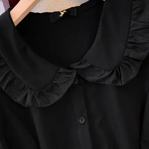 Midikleid in Übergröße mit Rüschenkragen und Knopfleiste - image 1