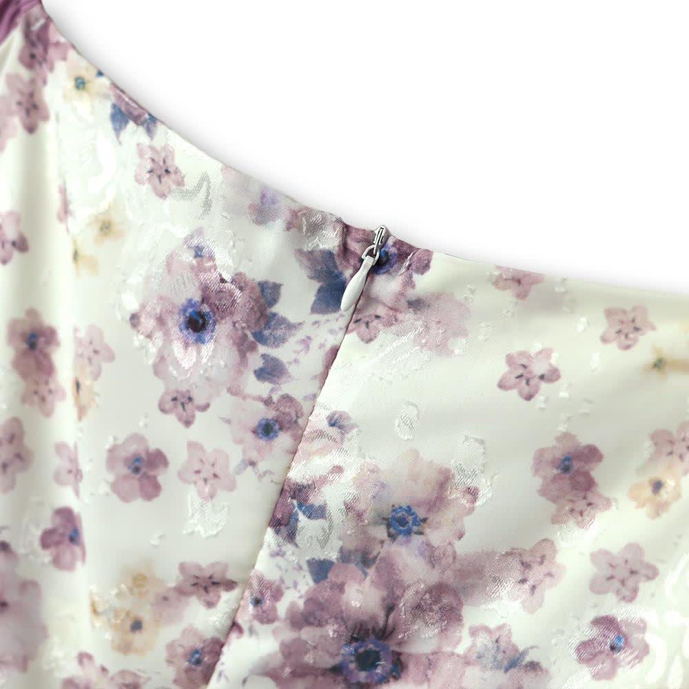 Plus Size Sommerkleider in A-Linie mit eckigem Ausschnitt, Puffärmeln, kontrastierenden Blumenmustern und Stufenrock - image 3