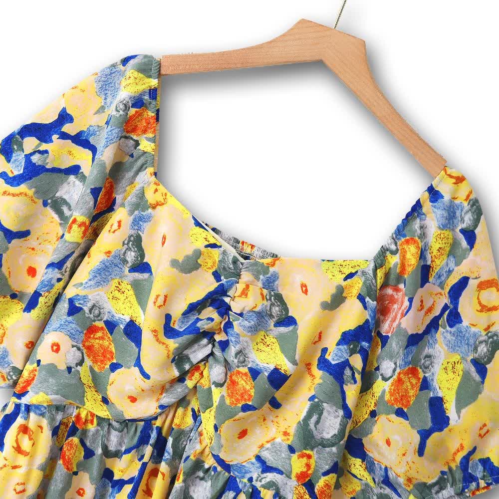 Leichtes Sommerkleid in Übergröße mit Empire-Taille, Blumenmuster, kurzen Ärmeln und Puffärmeln - image 1