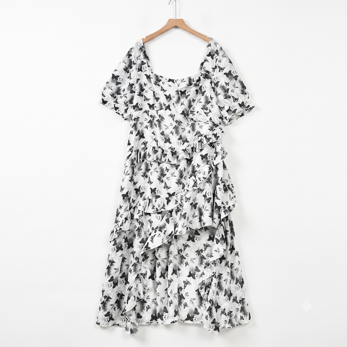 Plus Size Sommerkleid mit eckigem Ausschnitt, Puffärmeln und Blumenmuster, gestuft - Schwarz - 6XL - image 0