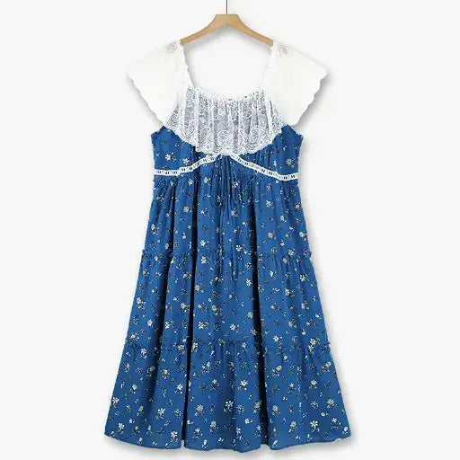 Plus Size Sommerkleid in Midi-Länge mit Spitze, flatternden Ärmeln, zartem Blumenmuster und Stufenrock - Blau - 6XL - image 0