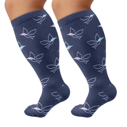 Kompressionsstrümpfe mit Libellenmotiv in Übergröße - Marineblau - 4XL - image 9